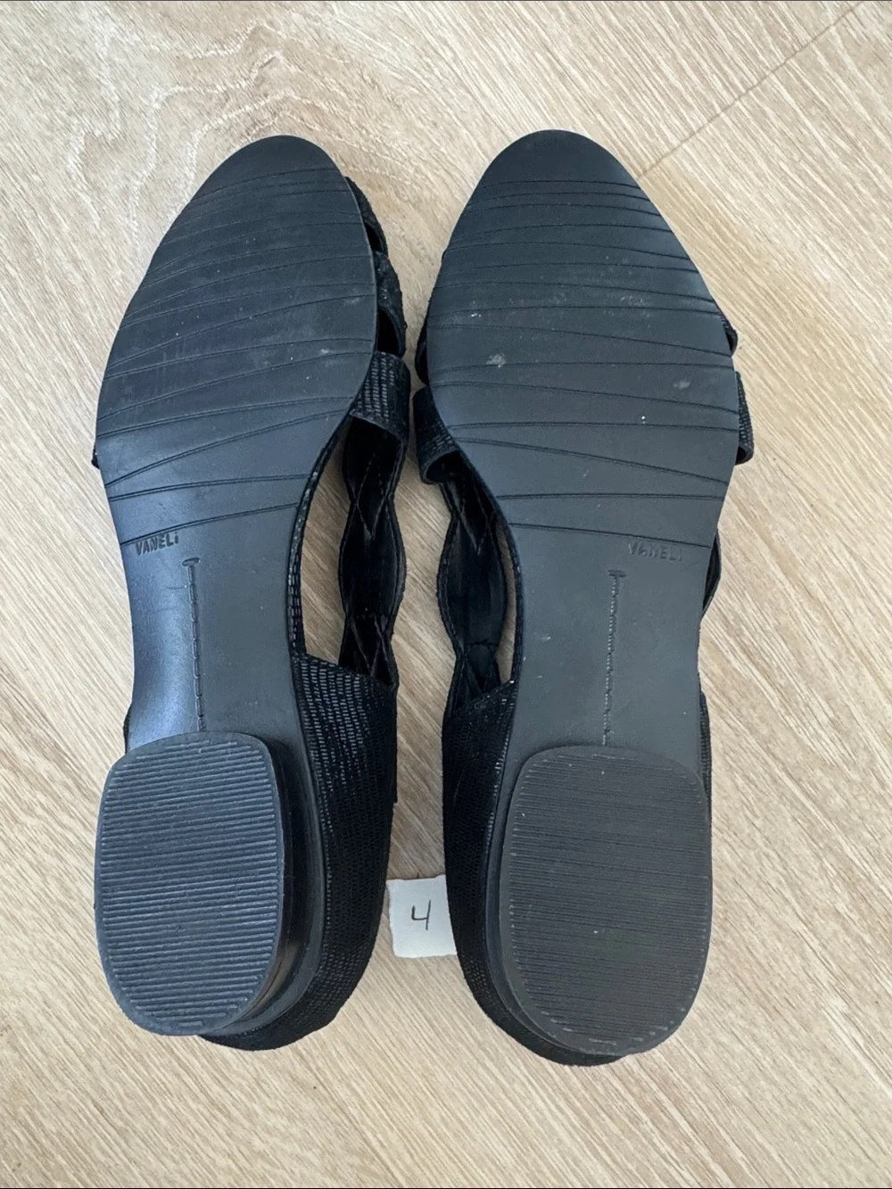 Vaneli Black Textured Bow Flats